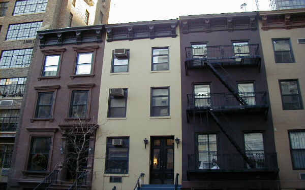 222 E 50th St in New York, NY - Building Photo