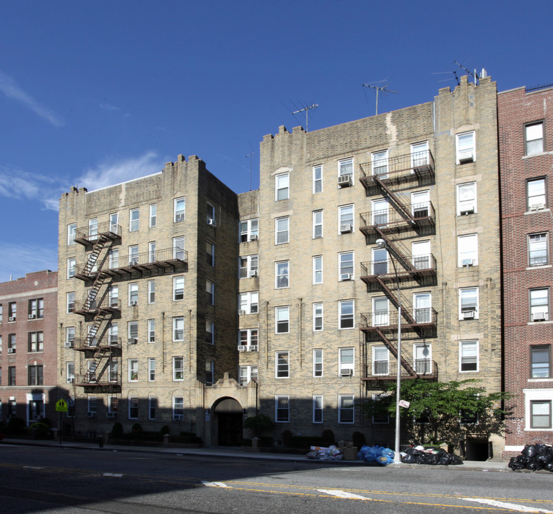 2246 Ocean Ave in Brooklyn, NY - Foto de edificio