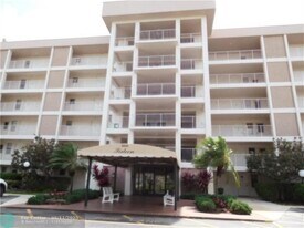 2650 S Course Dr in Pompano Beach, FL - Building Photo