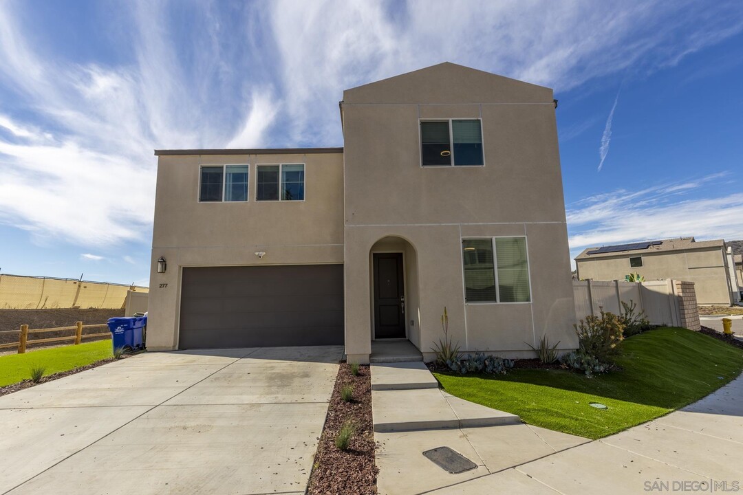 277 Hass Ln in Fallbrook, CA - Foto de edificio