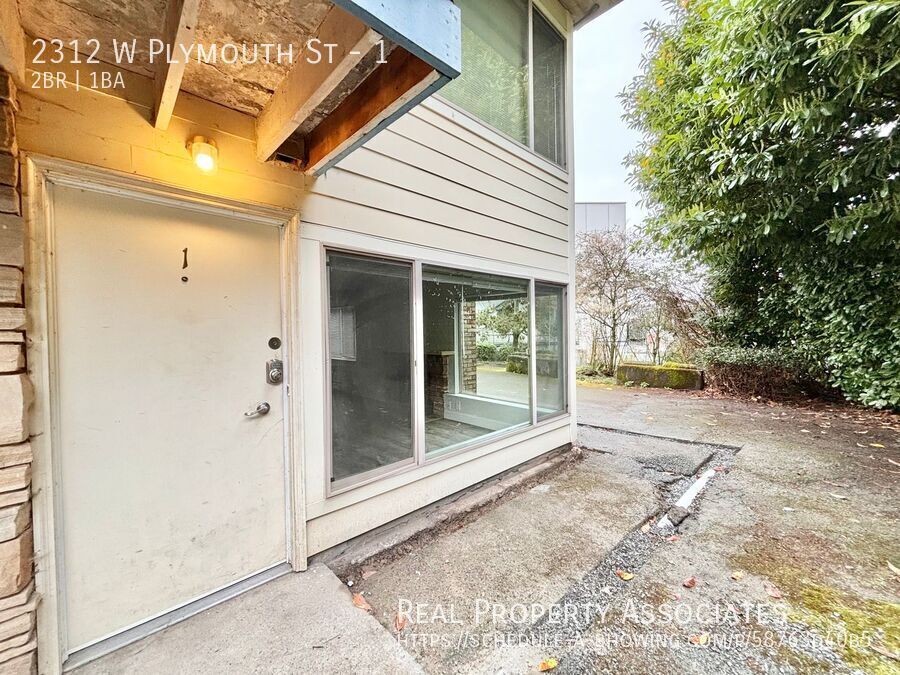 2312 W Plymouth St in Seattle, WA - Building Photo