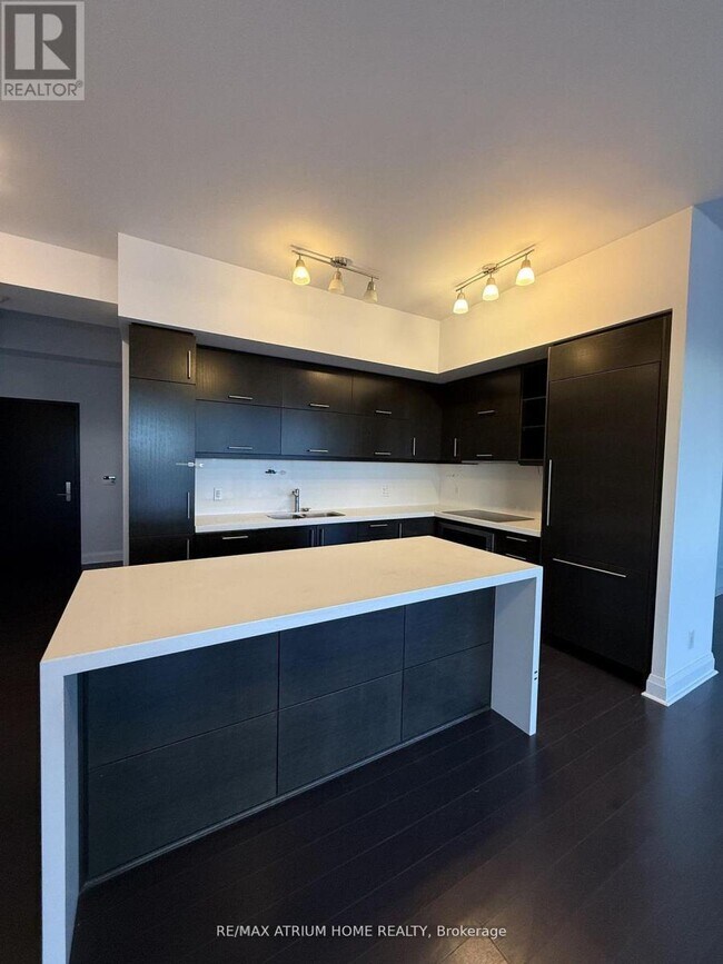 65 St Mary St in Toronto, ON - Building Photo - Building Photo