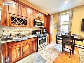 75 St Marks Pl in Brooklyn, NY - Building Photo - Building Photo