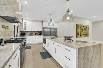 319 S Riverside Dr in Pompano Beach, FL - Building Photo - Building Photo