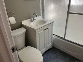 289 Jefferson Dr in Mastic Beach, NY - Building Photo - Building Photo