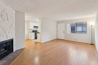 725 E Providencia Ave in Burbank, CA - Building Photo - Building Photo