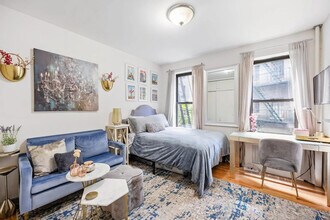 91 Bedford St in New York, NY - Building Photo - Building Photo