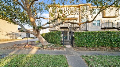 1914 Lakeside Dr in Seabrook, TX - Building Photo - Building Photo