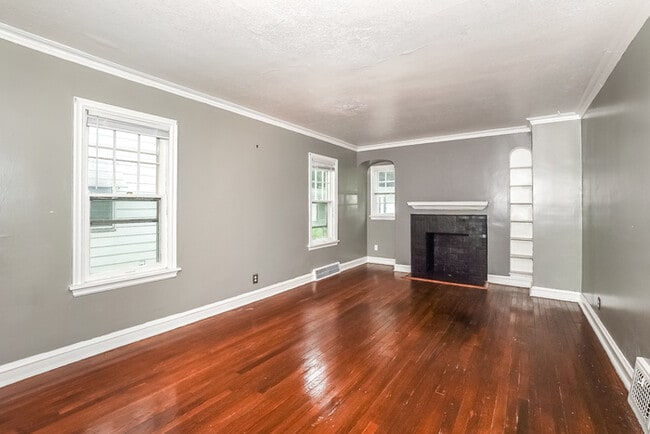 19600 Milan Dr in Maple Heights, OH - Building Photo - Building Photo