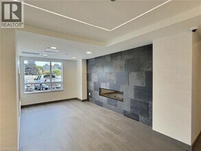 243 Northfield Dr E in Waterloo, ON - Building Photo - Building Photo