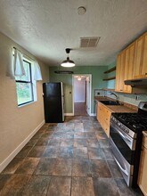 1115 NE 11th Ave in Gainesville, FL - Building Photo - Building Photo