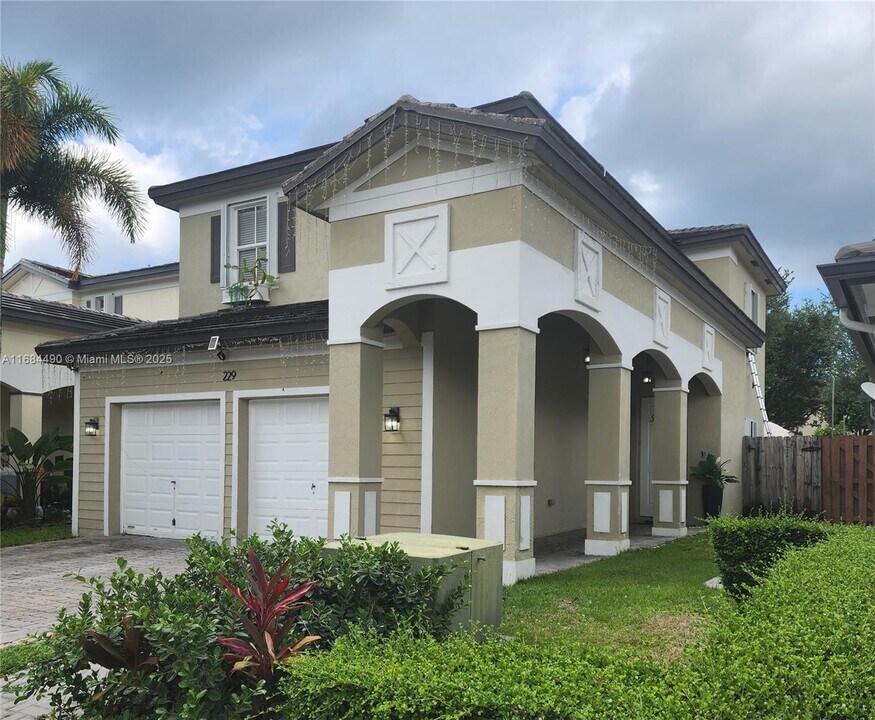 229 NE 36th Terrace in Homestead, FL - Building Photo