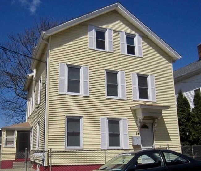24 middle st, Unit 1 in Pawtucket, RI - Building Photo - Building Photo