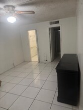 14201 N Kendall Dr in Miami, FL - Building Photo - Building Photo