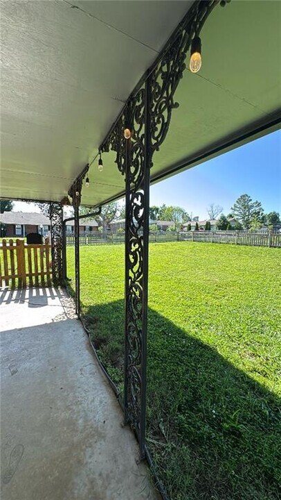 916 S 16th St in Rogers, AR - Building Photo