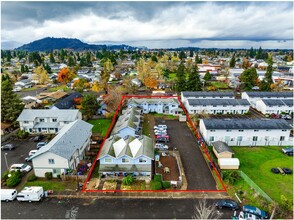 Bluebelle Townhouses in Springfield, OR - Building Photo - Building Photo