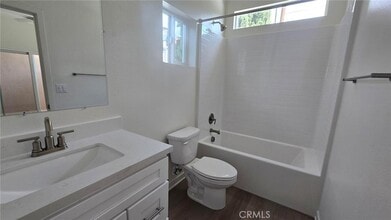 9388 Olive St in Fontana, CA - Foto de edificio - Building Photo