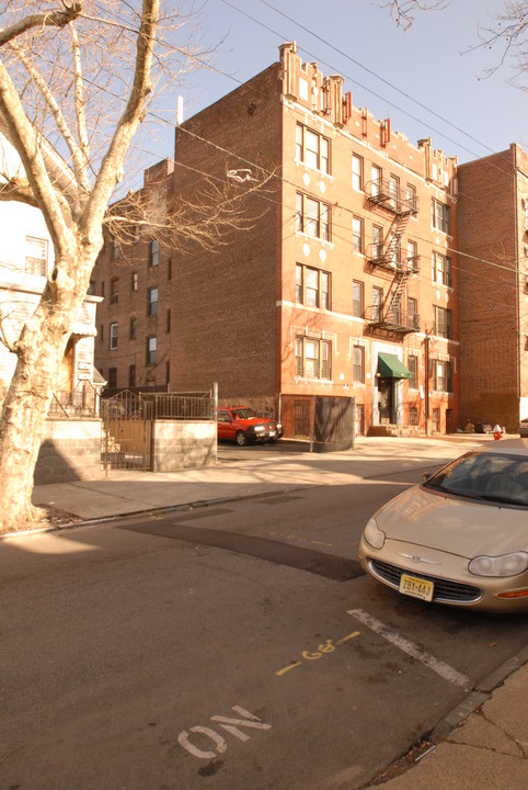 168 Clinton Ave in Jersey City, NJ - Foto de edificio