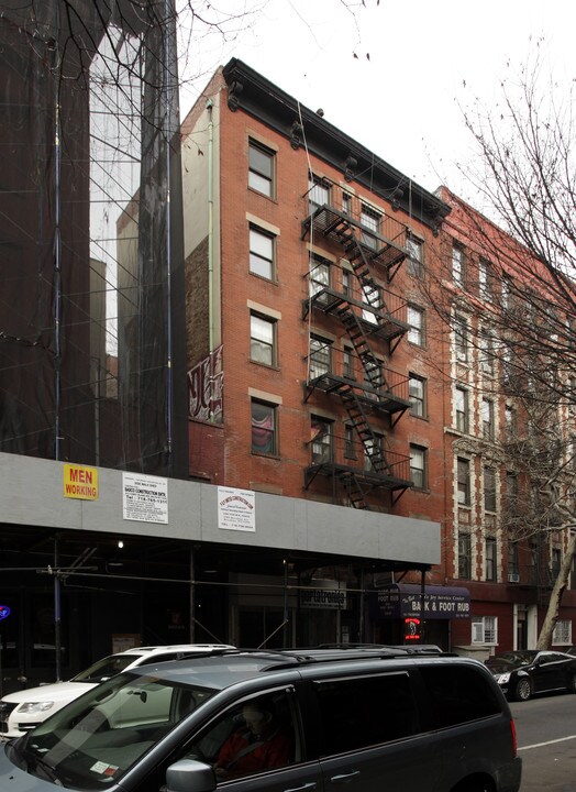 169 Thompson St in New York, NY - Building Photo