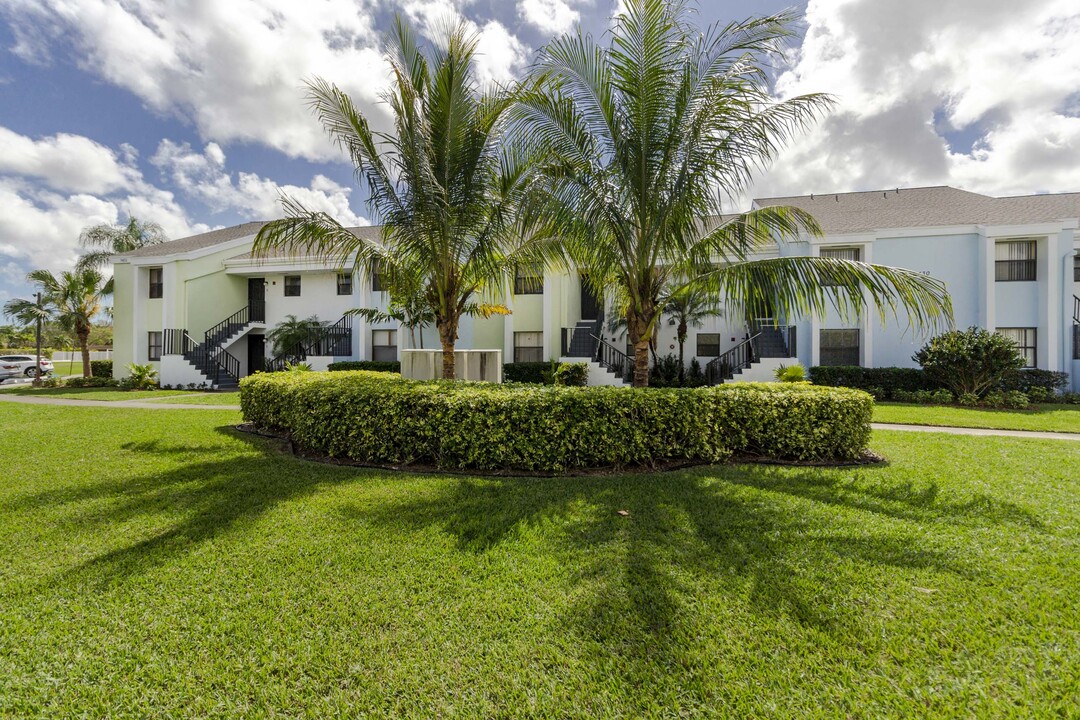 Lilac Village Dunes of Boca in Boca Raton, FL - Building Photo