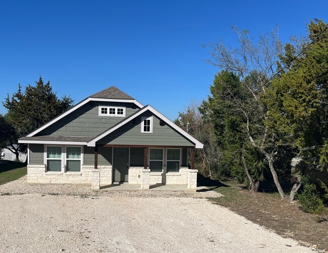 property at 905 Roadrunner Spur