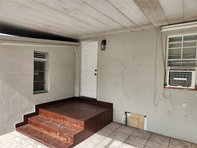 342 E 46th St in Hialeah, FL - Building Photo - Building Photo