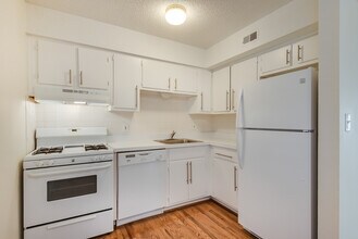4012 Oak St, Unit 64111 in Kansas City, MO - Foto de edificio - Building Photo
