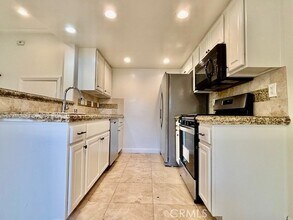 686 Park Dr, Unit B2 in Costa Mesa, CA - Building Photo - Building Photo
