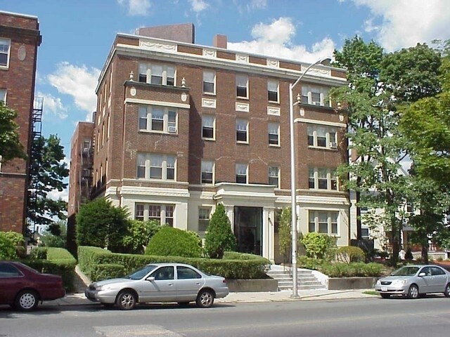 38 Main St in Malden, MA - Foto de edificio