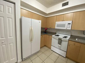 2360 E Preserve Way in Miramar, FL - Building Photo - Building Photo
