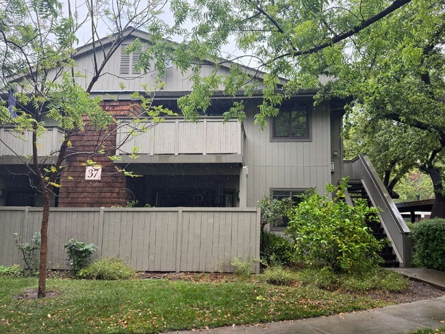 property at 2513 La Terrace Cir