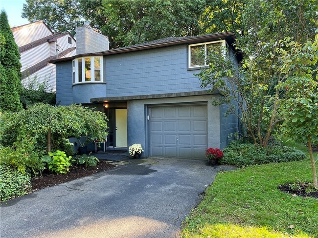 property at 24 Menlo Pl