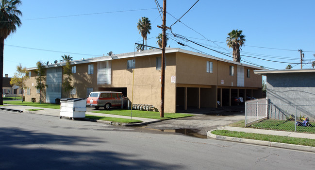 606 W 16th St in San Bernardino, CA - Foto de edificio - Building Photo