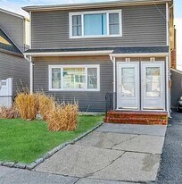 15 Sagamore Rd in Island Park, NY - Building Photo