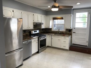 1017 West Side Ave-Unit -2 in Jersey City, NJ - Building Photo - Building Photo