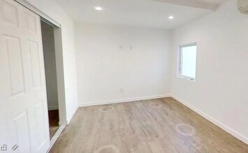 570 N Cambridge St in Orange, CA - Building Photo - Building Photo