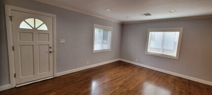 17565 Bullock St in Encino, CA - Building Photo - Building Photo