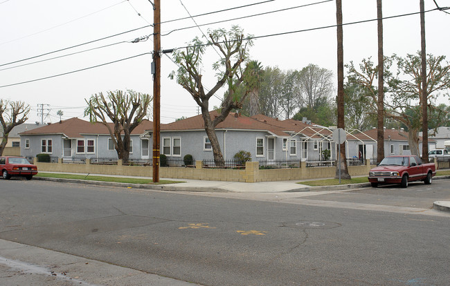 701 W Maple Ave in Orange, CA - Building Photo - Building Photo