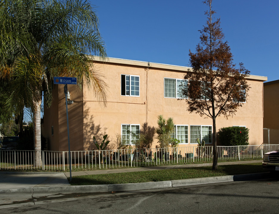 237 W Wilson Ave in Orange, CA - Building Photo