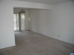 104 Longwood Dr in Charlottesville, VA - Building Photo - Building Photo