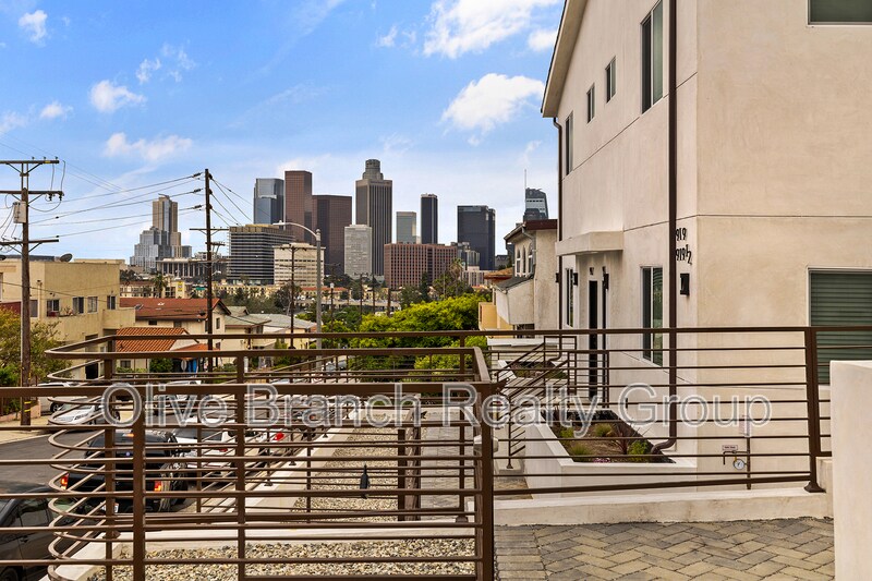 917 1/2 N Beaudry Ave in Los Angeles, CA - Building Photo