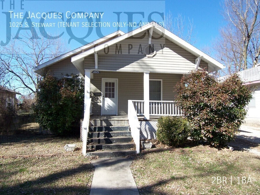 1025 S Stewart Ave in Springfield, MO - Building Photo