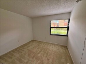 1516 Mainsail Dr in Naples, FL - Foto de edificio - Building Photo