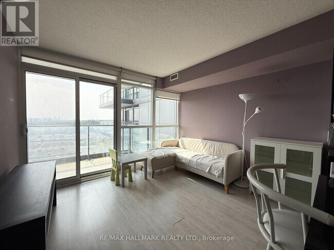 19 Singer Ct in Toronto, ON - Building Photo - Building Photo
