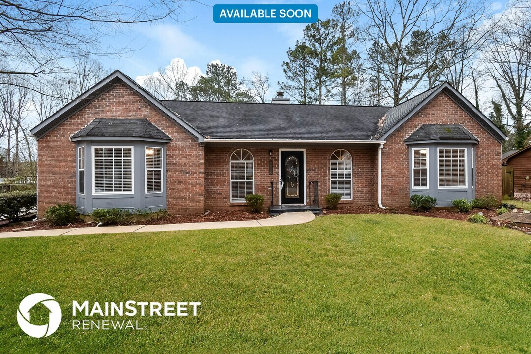 4070 Oak Stone Dr in Douglasville, GA - Building Photo