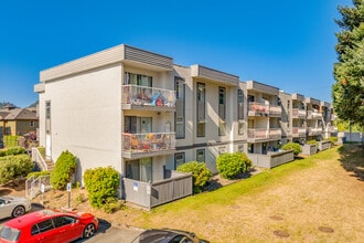 Garrison Place in Chilliwack, BC - Building Photo - Building Photo