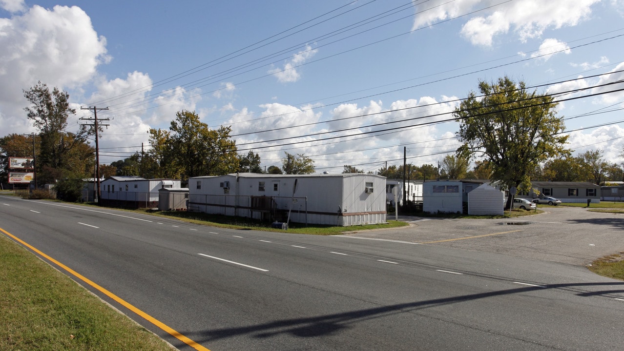 Victory Mobile home Park in Portsmouth, VA - Building Photo