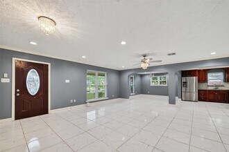 4901 Burning Tree Dr in Baytown, TX - Building Photo - Building Photo