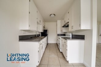 8142 Langdon Ave in Los Angeles, CA - Building Photo - Building Photo