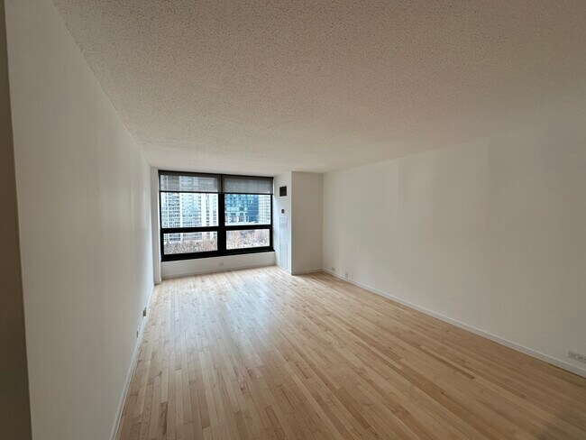 360 E Randolph St, Unit 606 in Chicago, IL - Building Photo - Building Photo